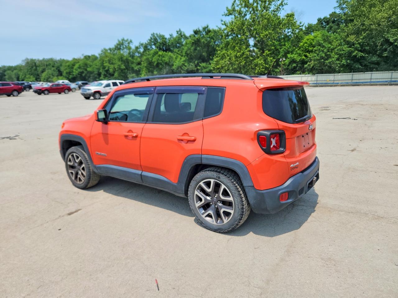 2016 Jeep Renegade Latitude - Image 2
