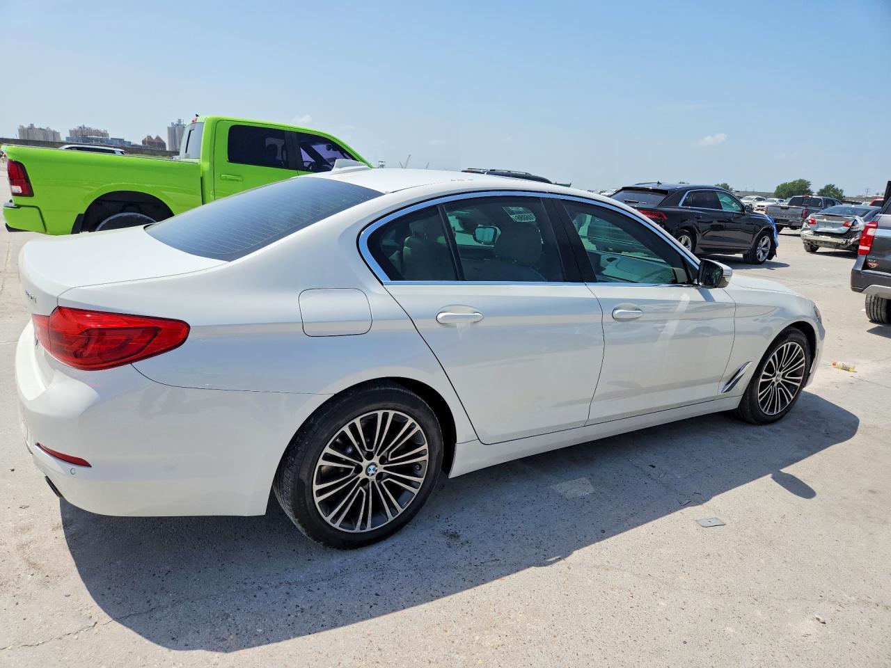 2019 BMW 530 Xi - Фото 3