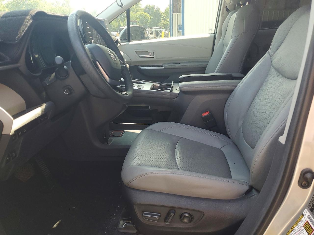 2023 Toyota Sienna - Фото 7