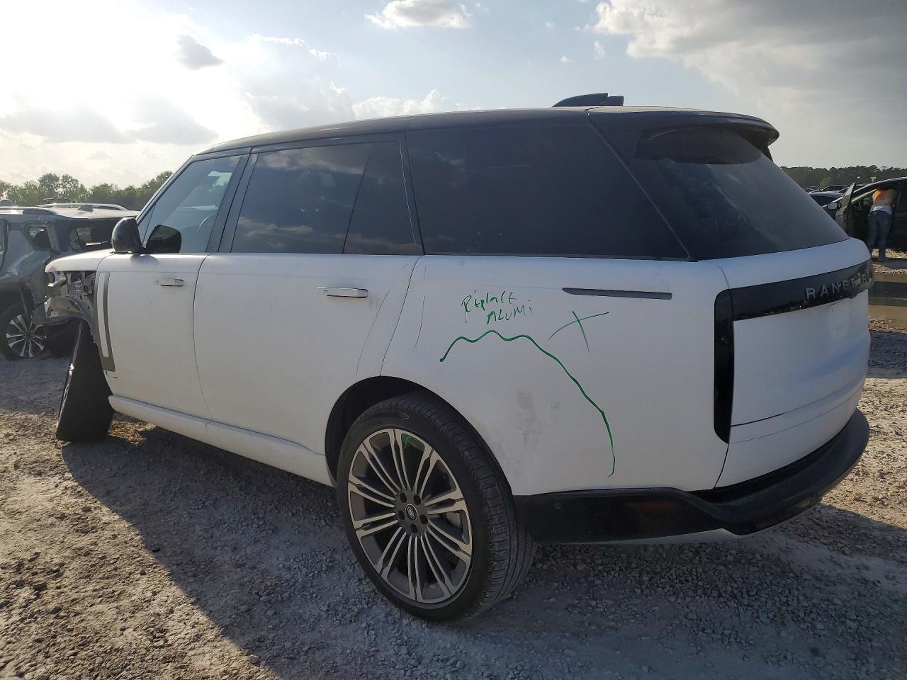 2025 Land Rover Range Rover Se - Image 2