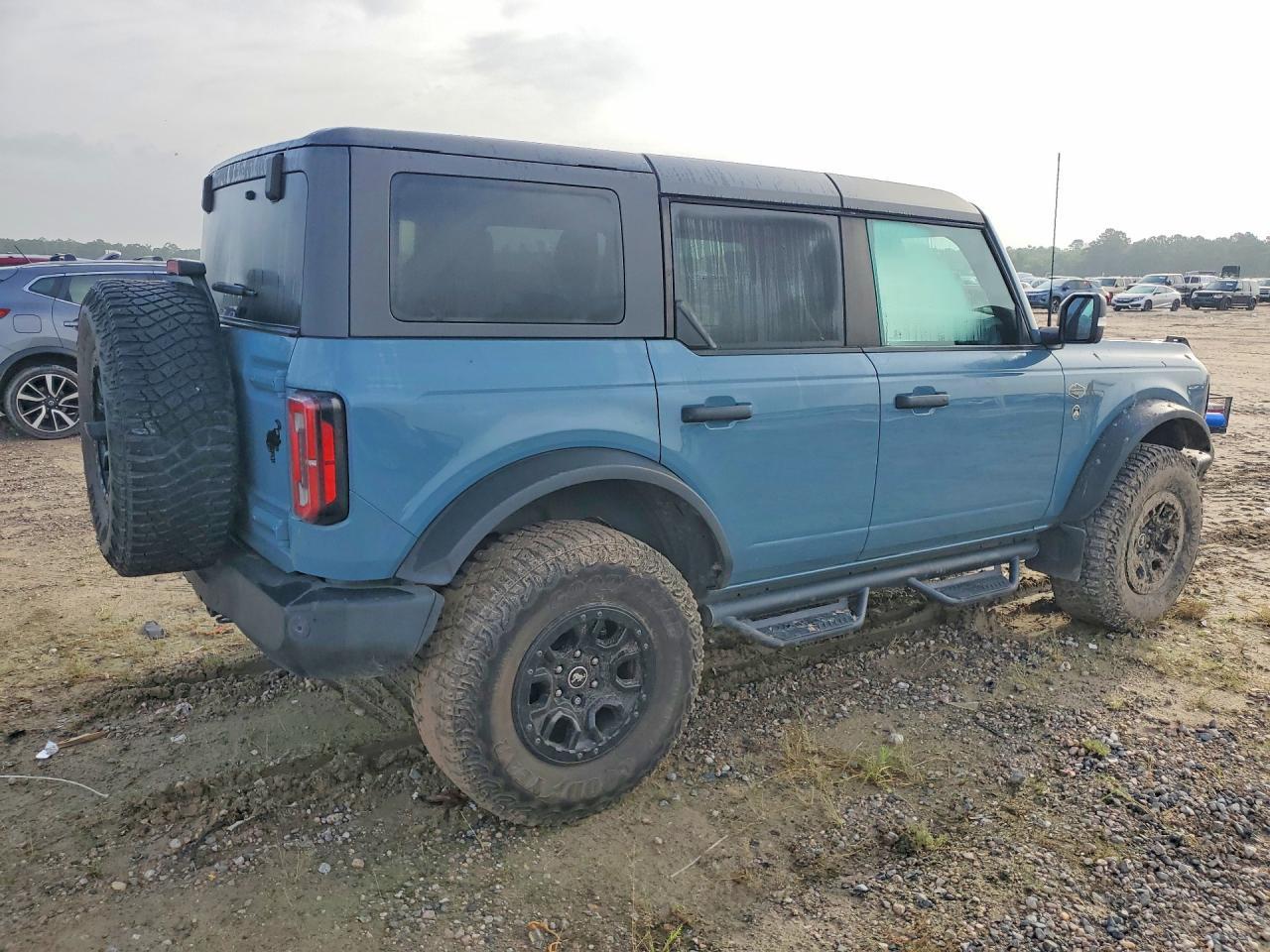 2023 Ford Bronco Base - Image 3