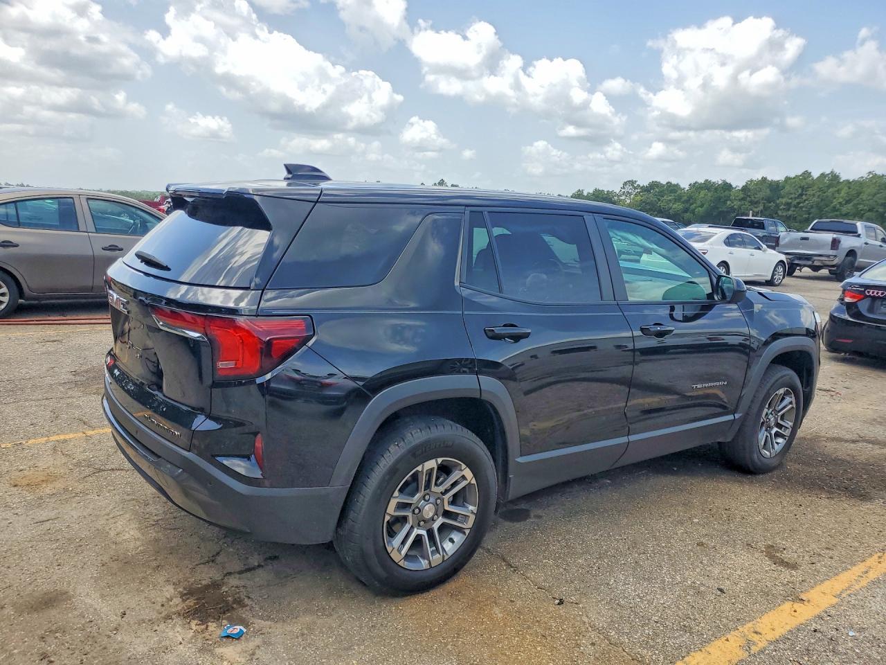 2025 GMC Terrain Elevation - Image 3