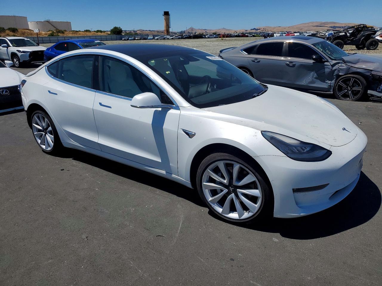 2020 Tesla Model 3 - Фото 4