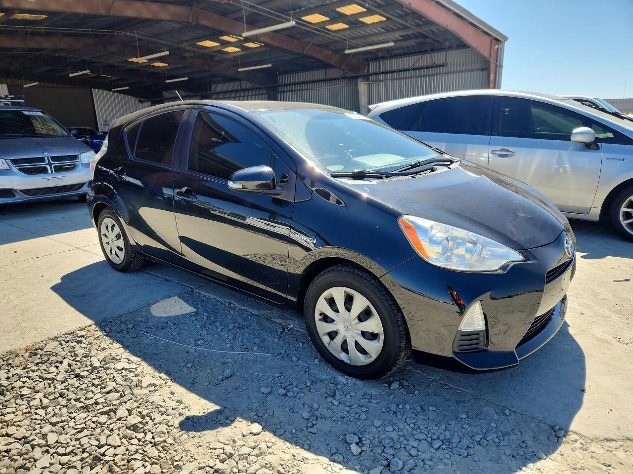 2014 Toyota Prius C Three - Фото 4
