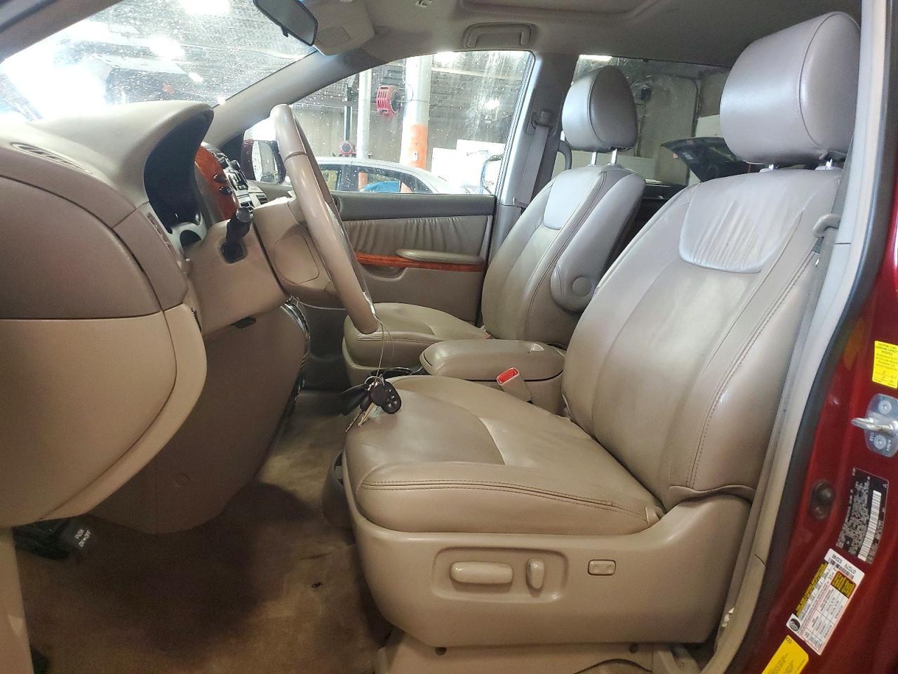 2010 Toyota Sienna Xle - Фото 7