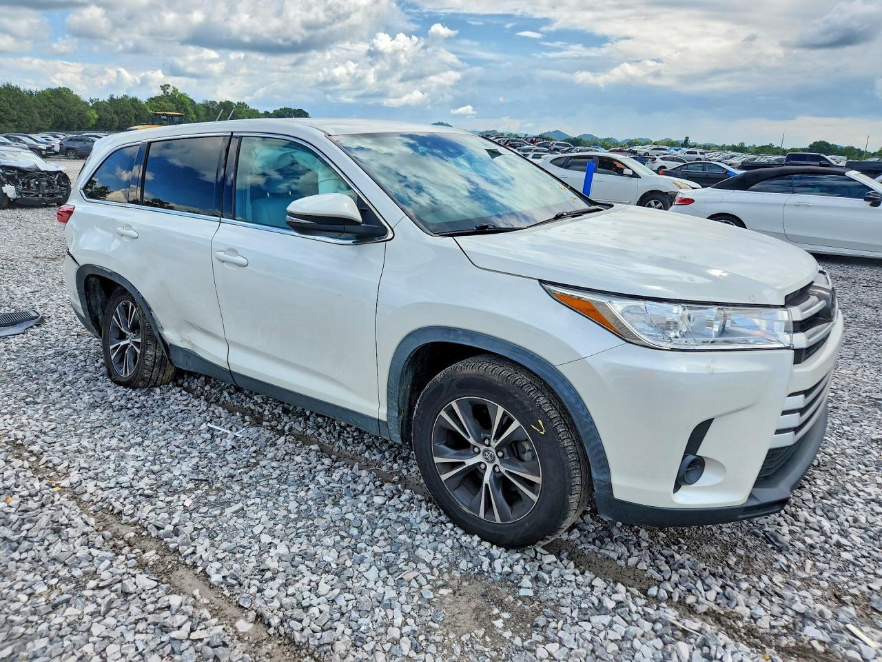 2019 Toyota Highlander Le - Image 4