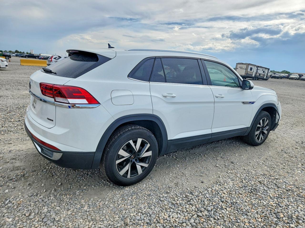 2023 Volkswagen Atlas Cross Sport Se - Image 3