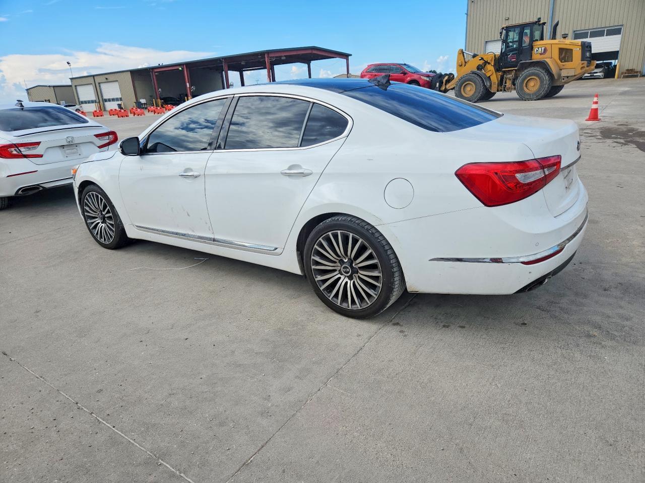 2015 Kia Cadenza Premium - Image 2