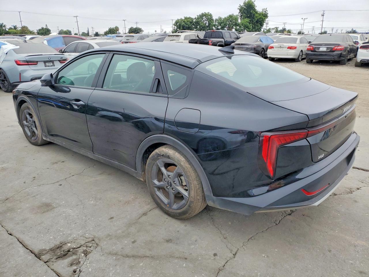 2025 Kia K4 Lxs - Image 2