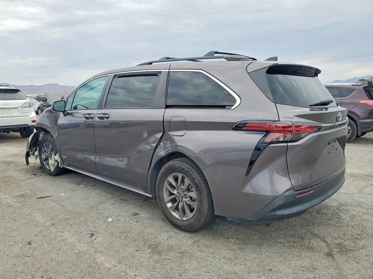2021 Toyota Sienna Le - Фото 2