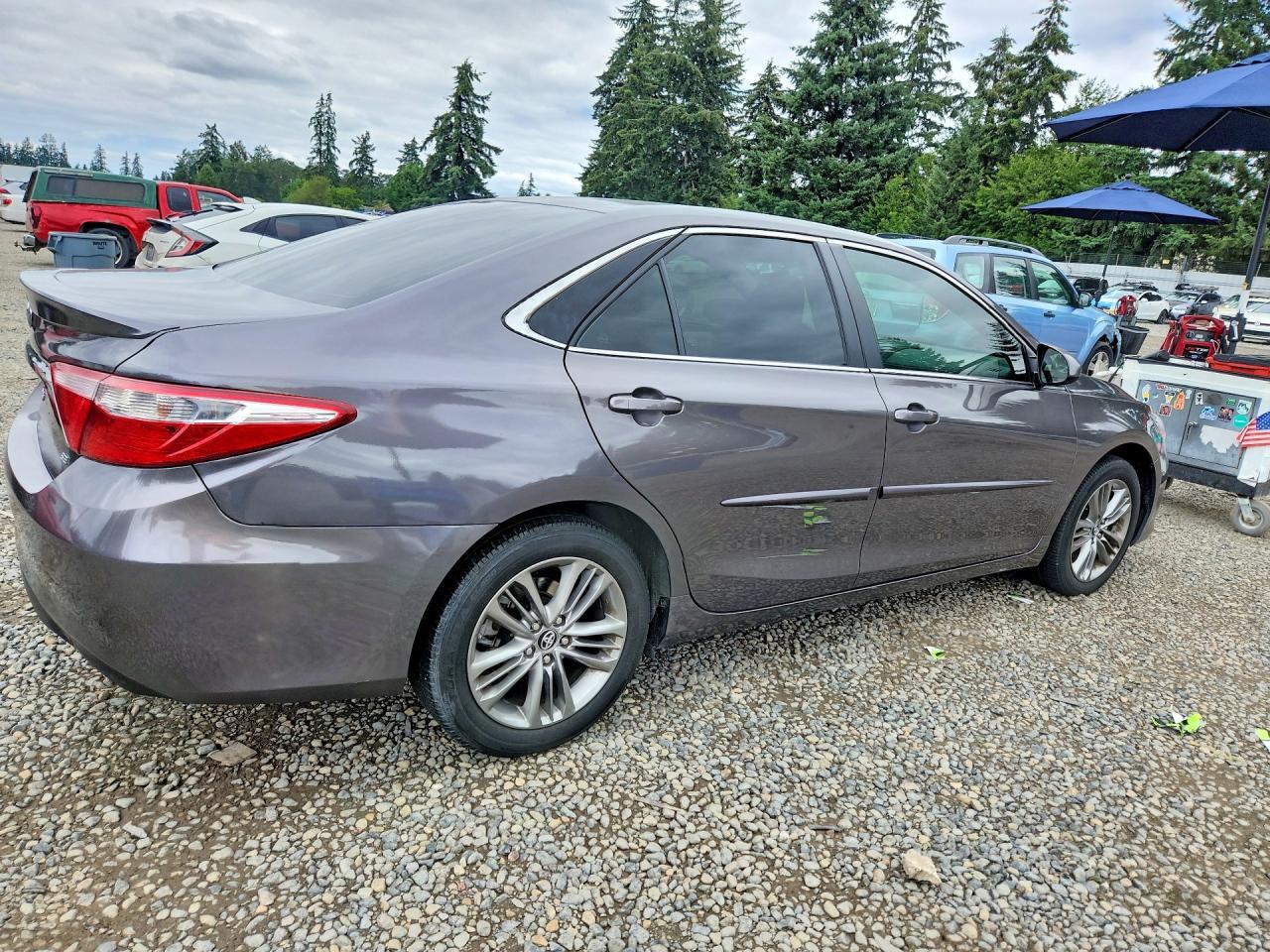 2017 Toyota Camry Se - Фото 3