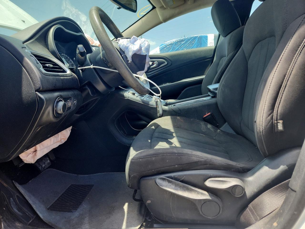 2015 Chrysler 200 Limited - Фото 7