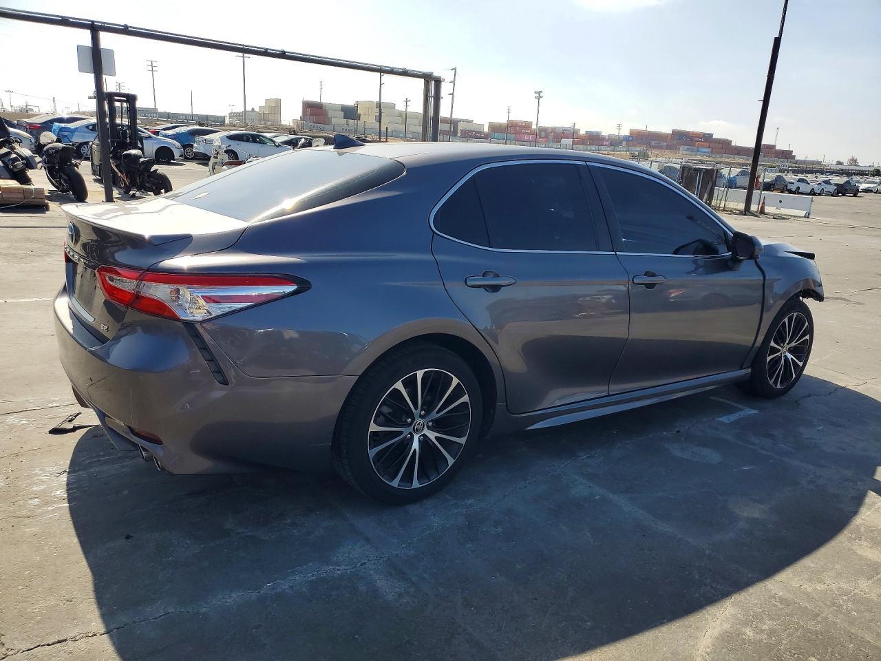 2020 Toyota Camry Se - Image 3