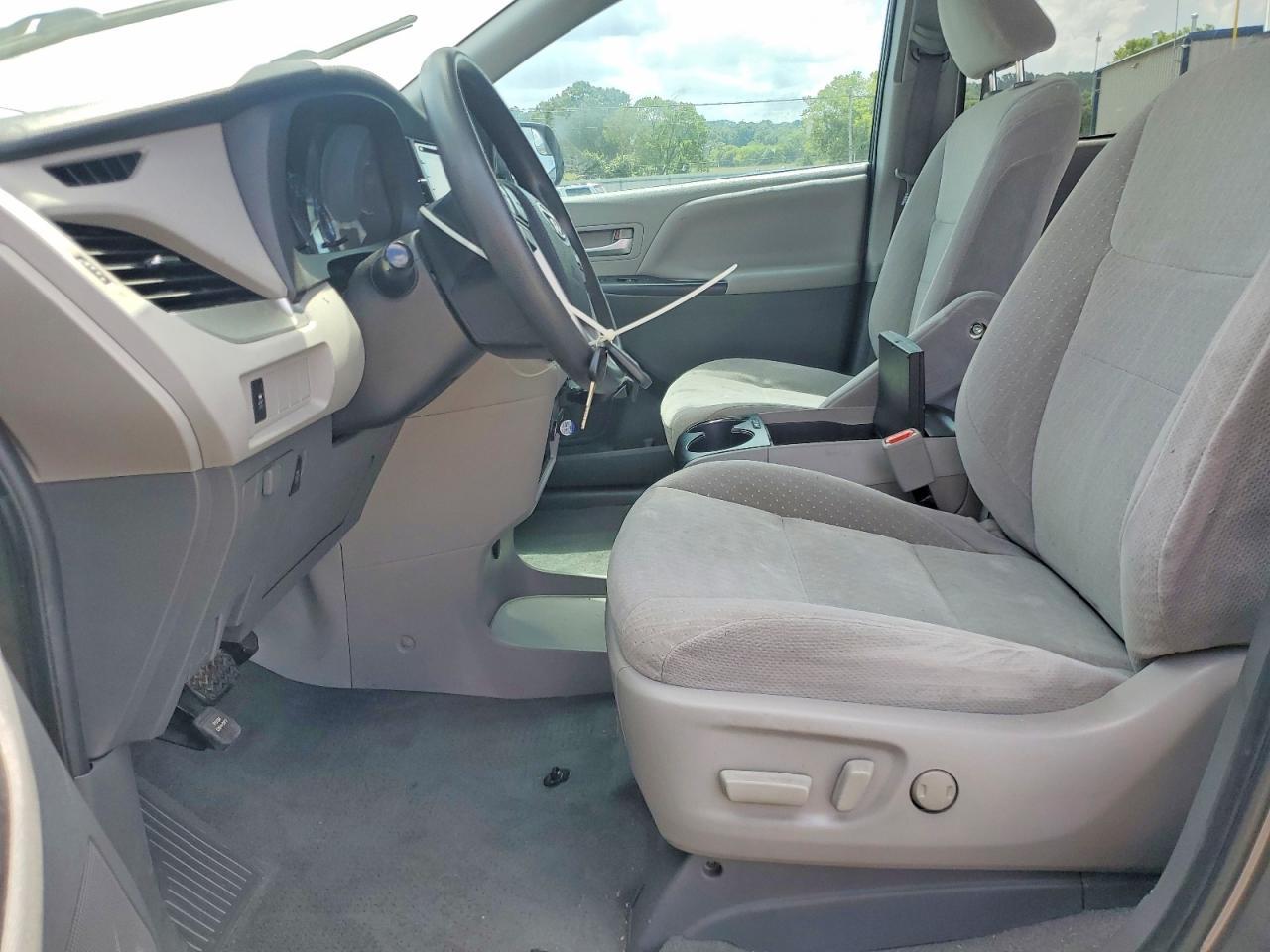 2020 Toyota Sienna Le - Фото 7