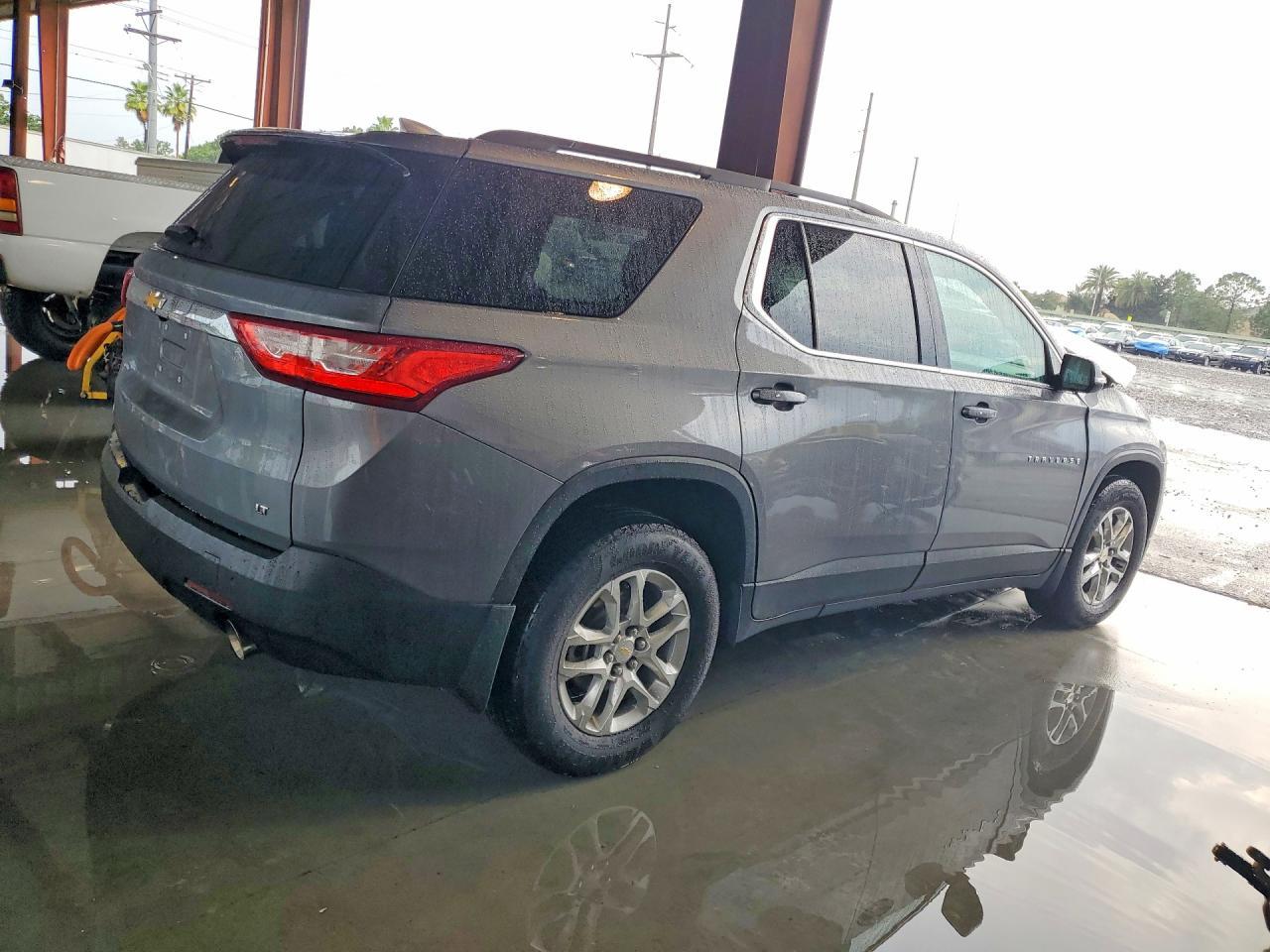 2020 Chevrolet Traverse Lt - Image 3