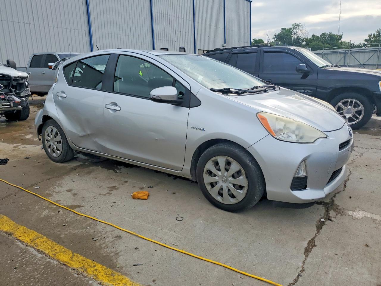 2012 Toyota Prius C Two - Фото 4