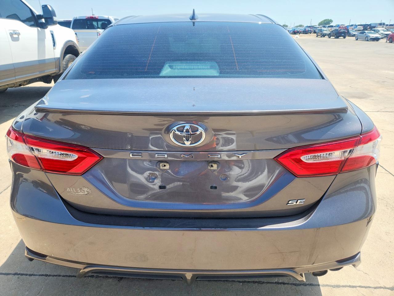 2020 Toyota Camry Se - Фото 6