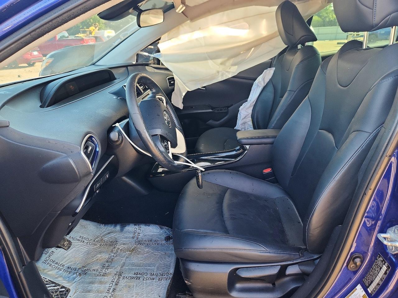 2016 Toyota Prius Three Touring - Image 7