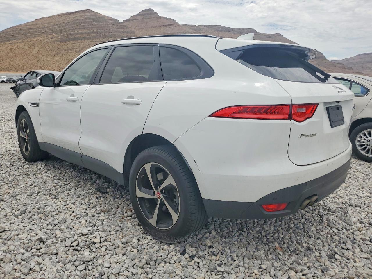 2017 Jaguar F-Pace Premium - Фото 2