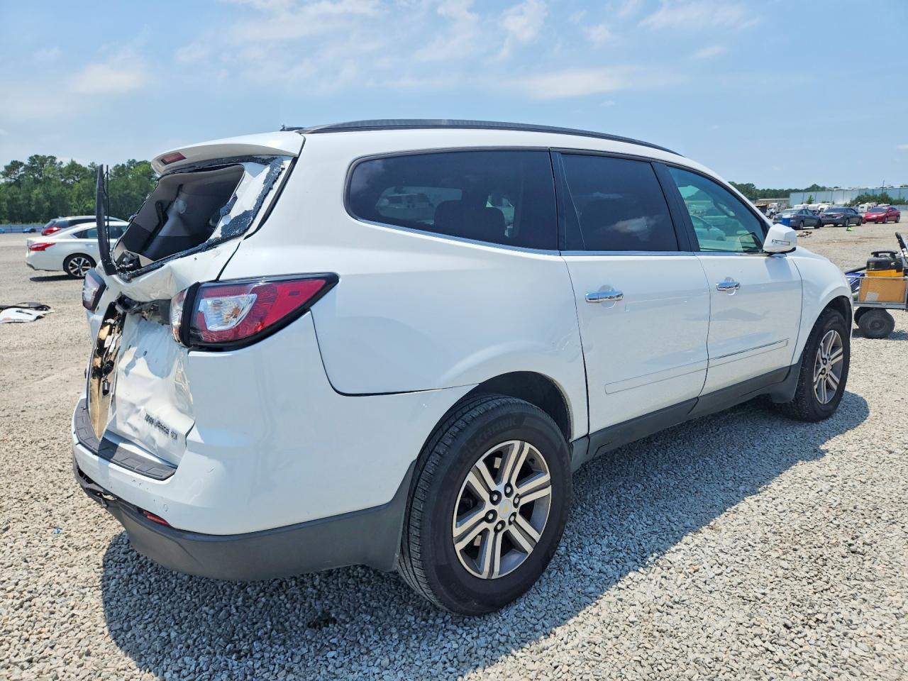 2016 Chevrolet Traverse Lt - Image 3