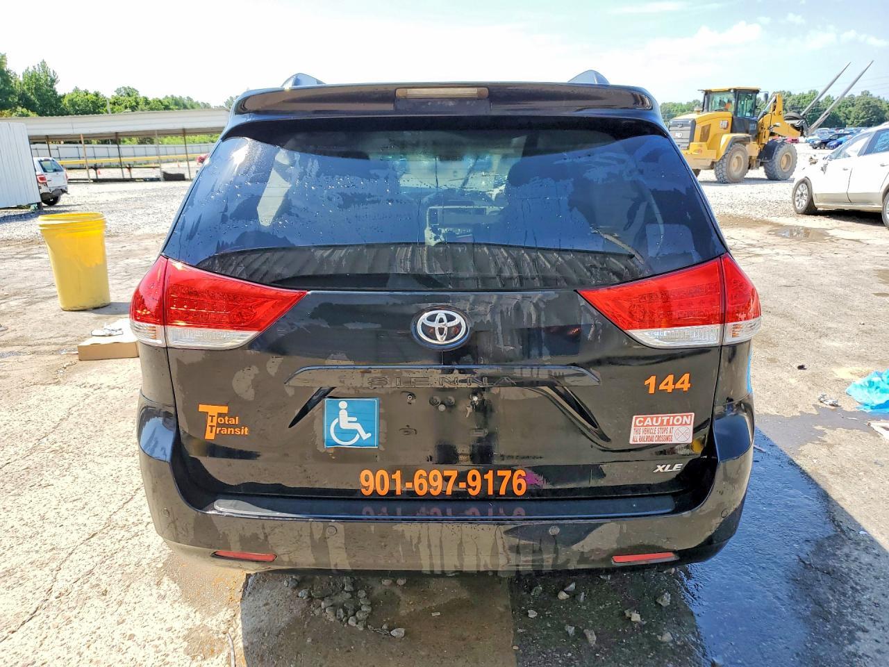 2014 Toyota Sienna Xle 8-Passenger - Image 6