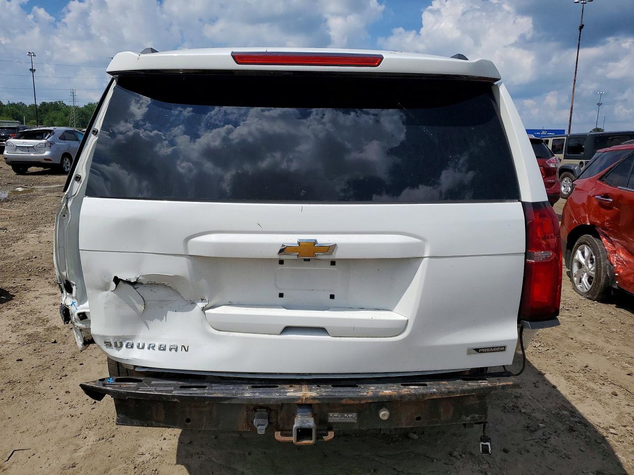 2017 Chevrolet Suburban - Image 6