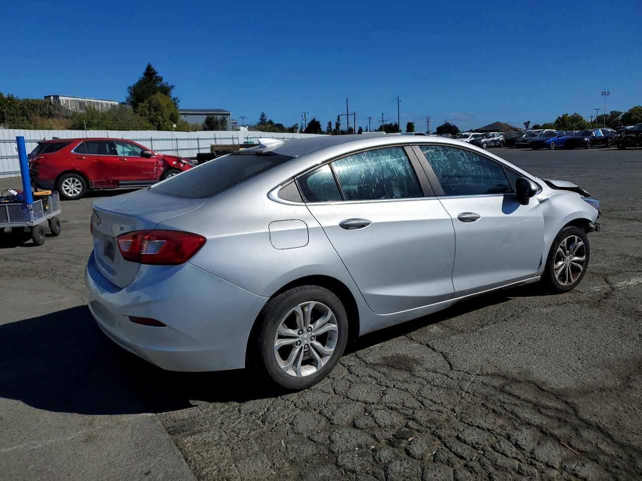 2019 Chevrolet Cruze Lt - Image 3