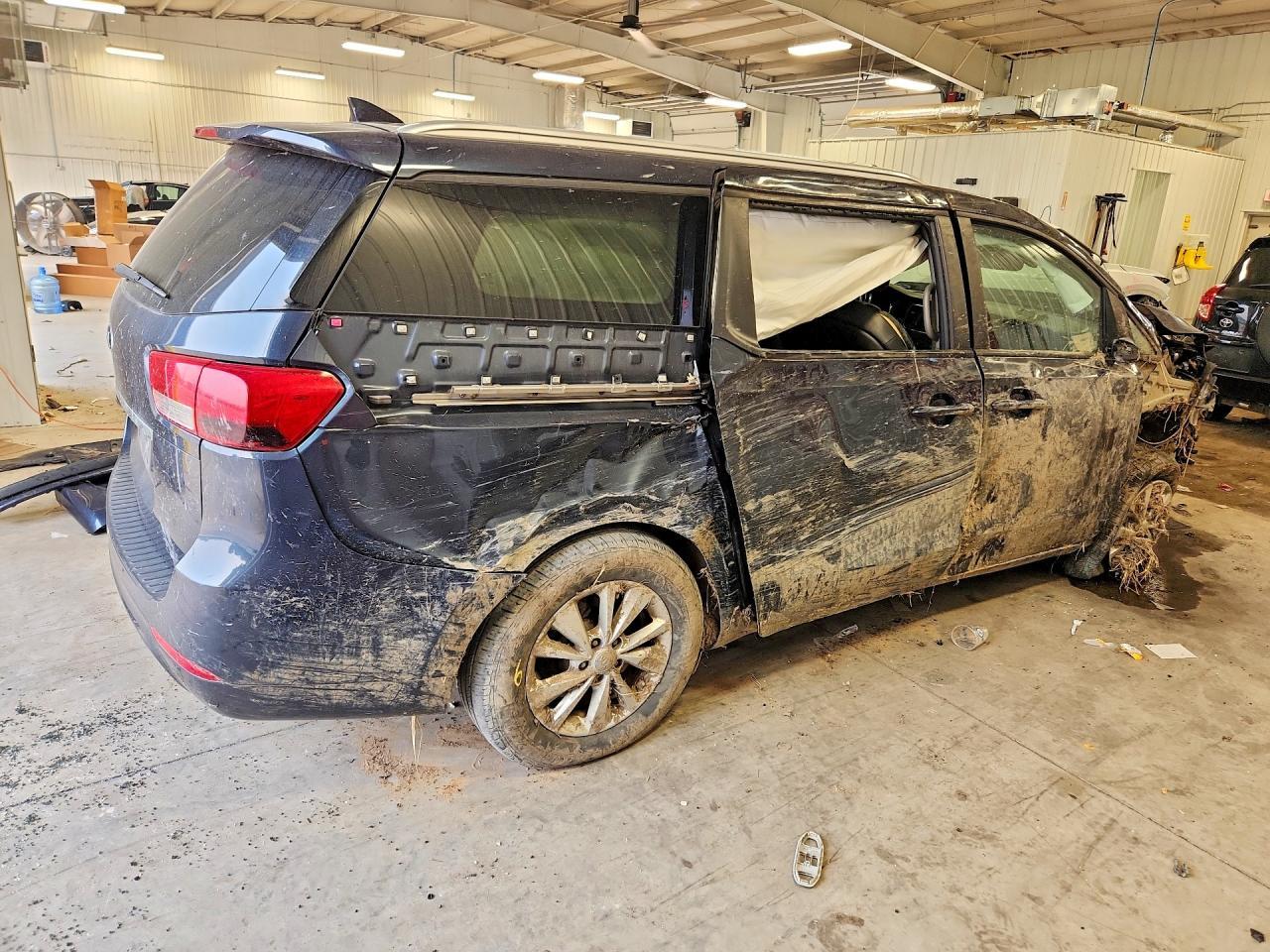 2017 Kia Sedona Lx - Фото 3