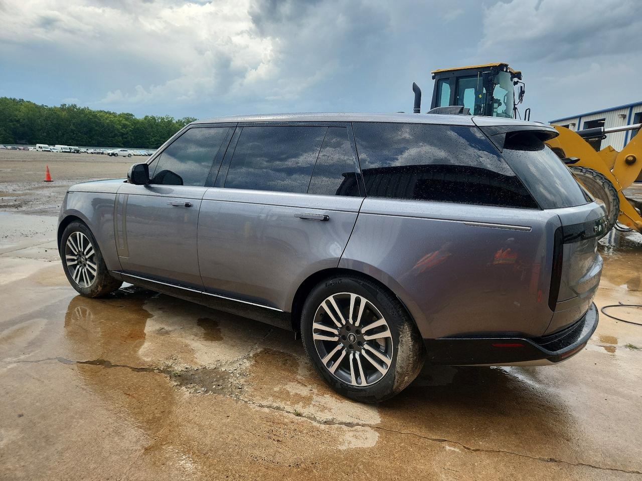 2025 Land Rover Rangerover - Image 2