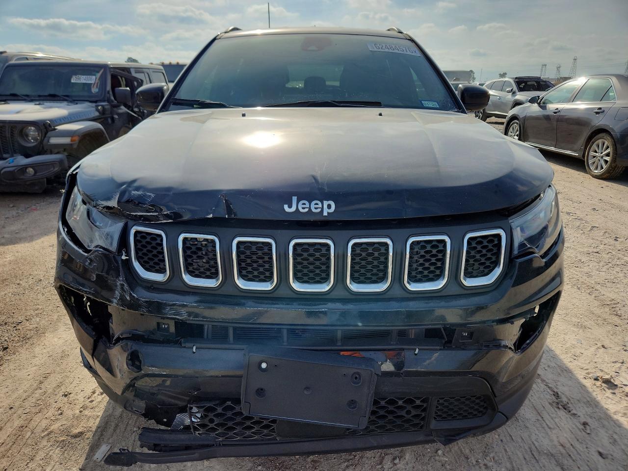 2024 Jeep Compass Latitude Lux - Image 5