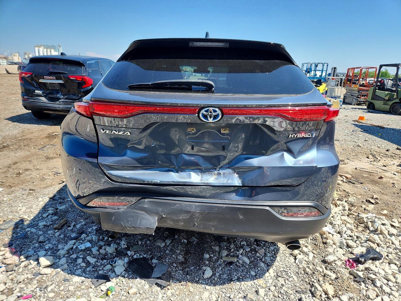 2022 Toyota Venza Le - Image 6