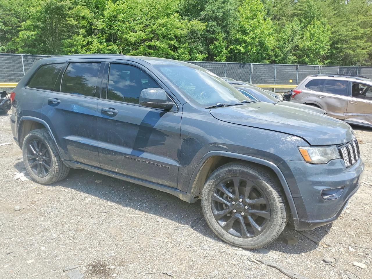 2018 Jeep Grand Cherokee Laredo - Image 4
