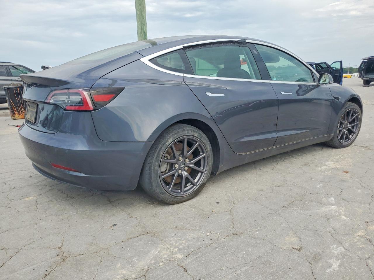 2019 Tesla Model 3 - Фото 3