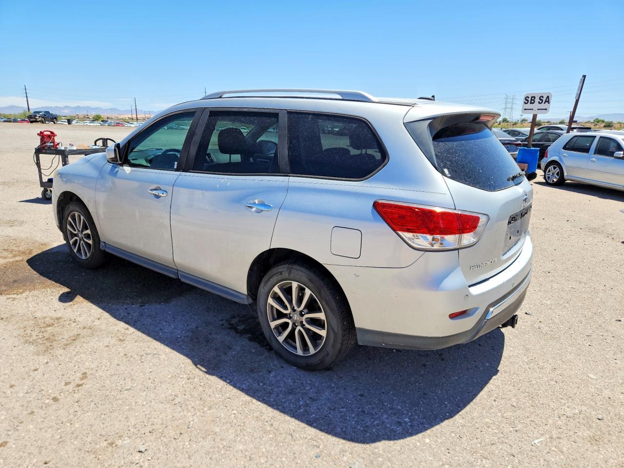 2013 Nissan Pathfinder S - Image 2