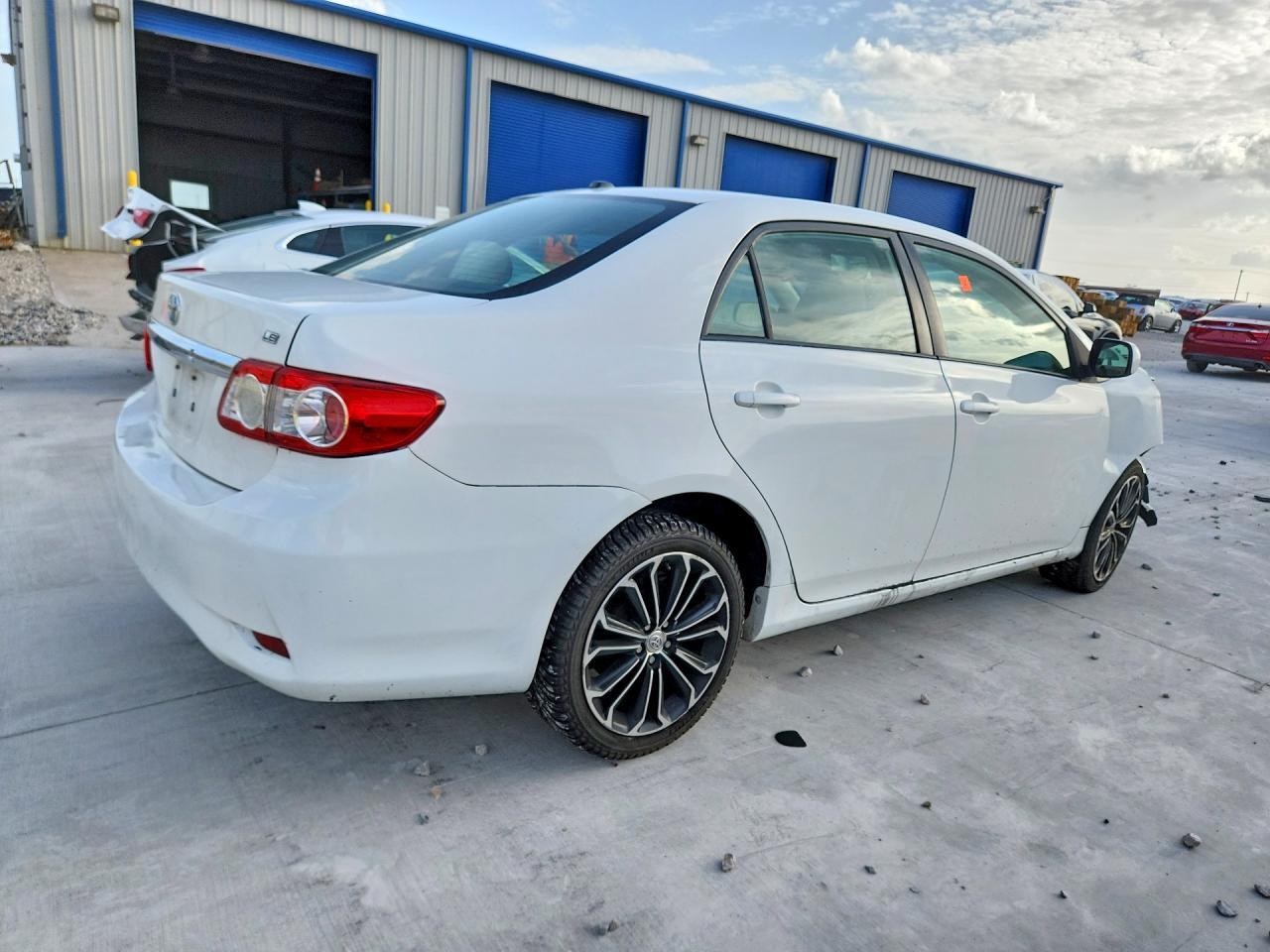2011 Toyota Corolla Le - Фото 3