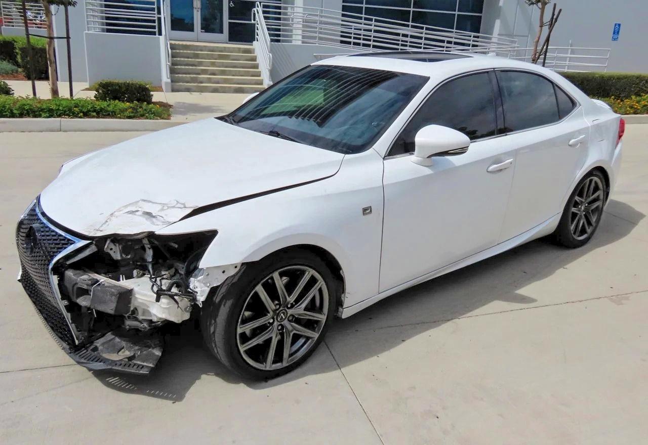 2016 Lexus Is 200T - Фото 2