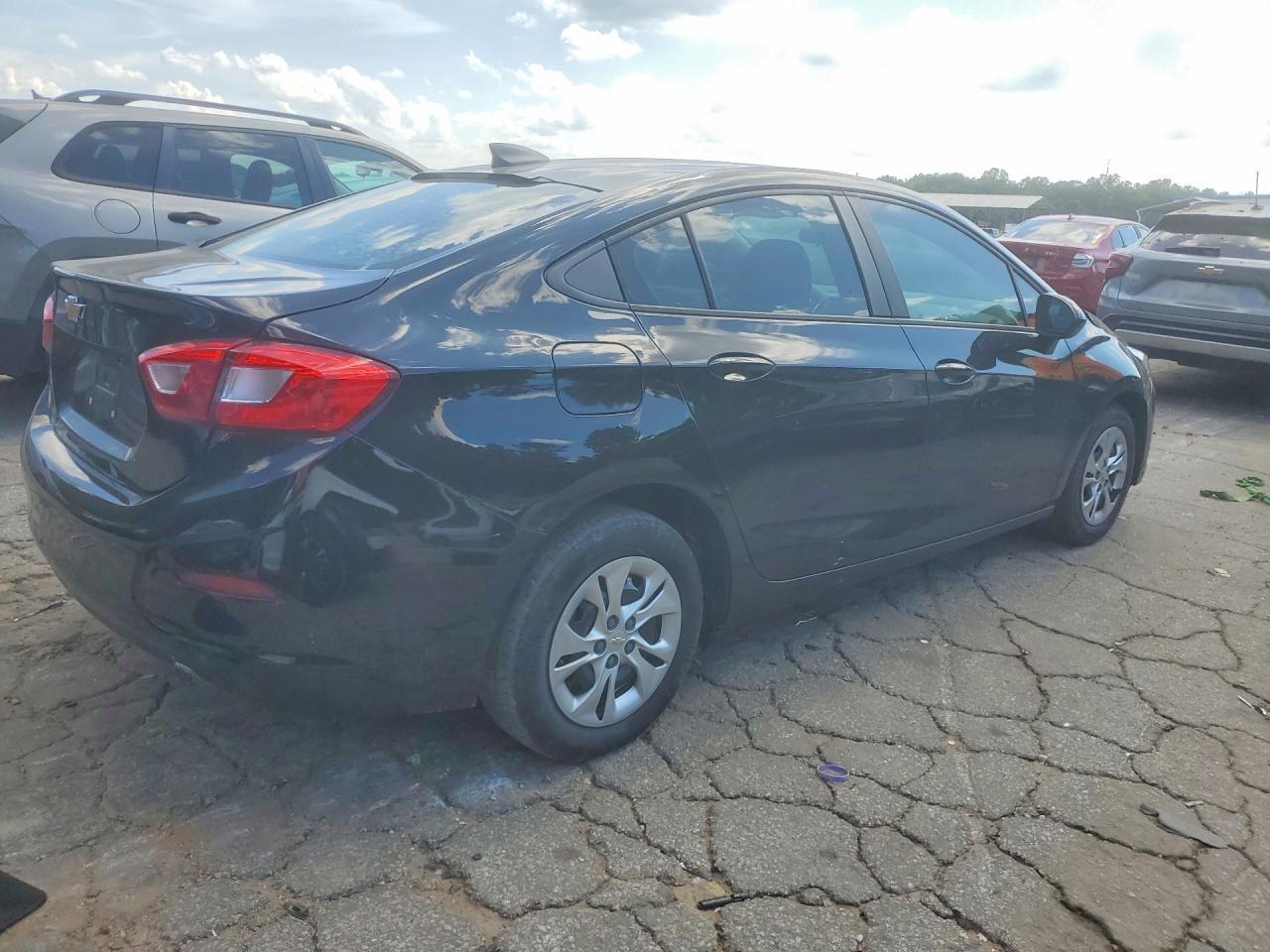 2019 Chevrolet Cruze Ls - Фото 3