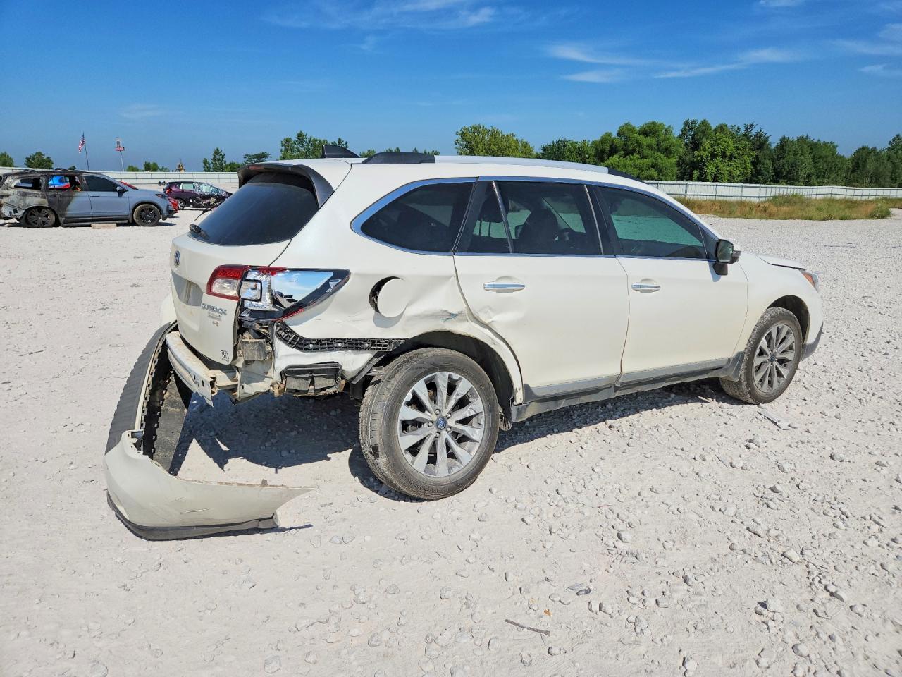 2017 Subaru Outback Touring - Image 3