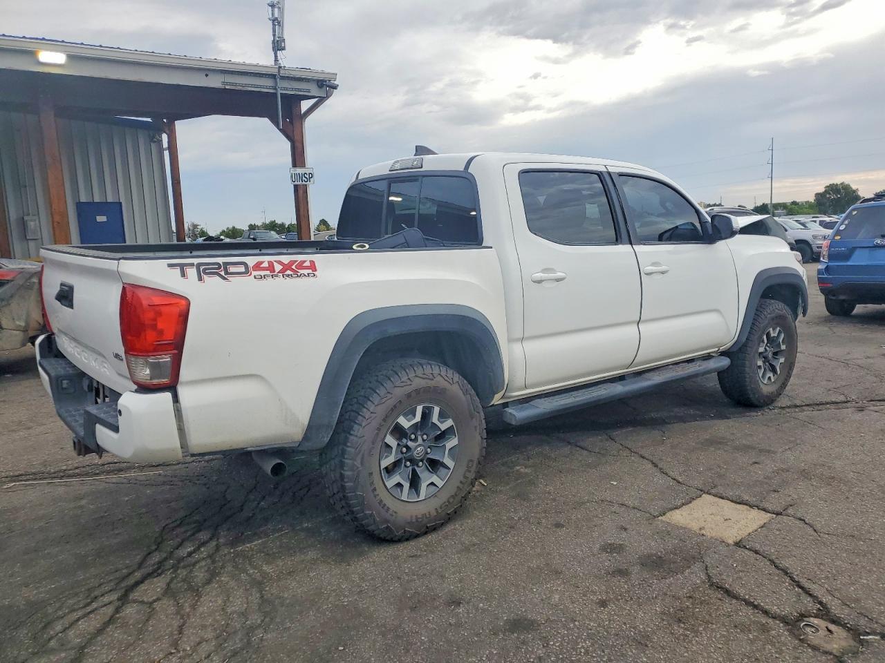 2016 Toyota Tacoma Trd Off-Road - Image 3