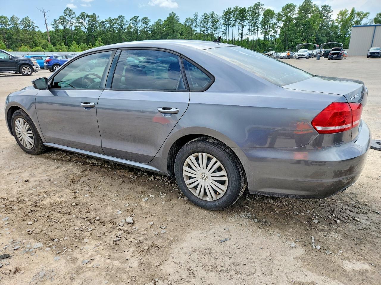 2014 Volkswagen Passat S - Фото 2