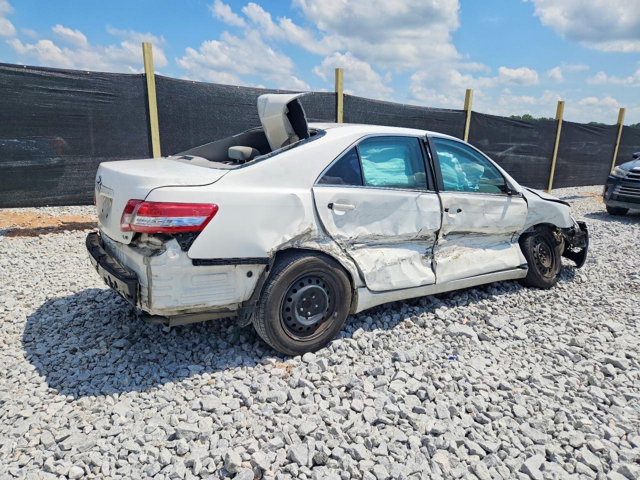 2011 Toyota Camry Le - Image 3