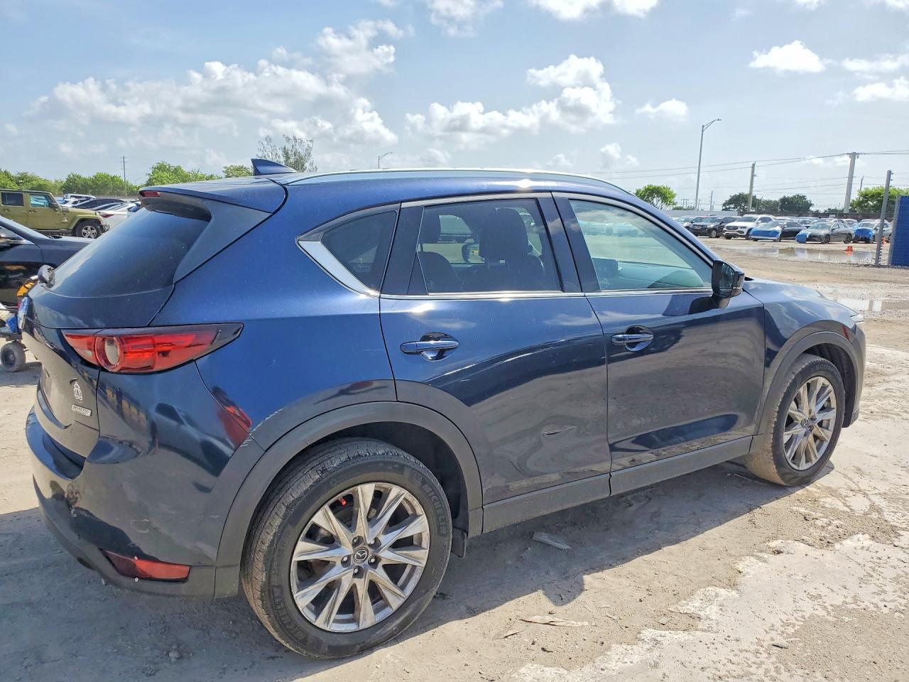 2019 Mazda Cx-5 Grand Touring - Image 3