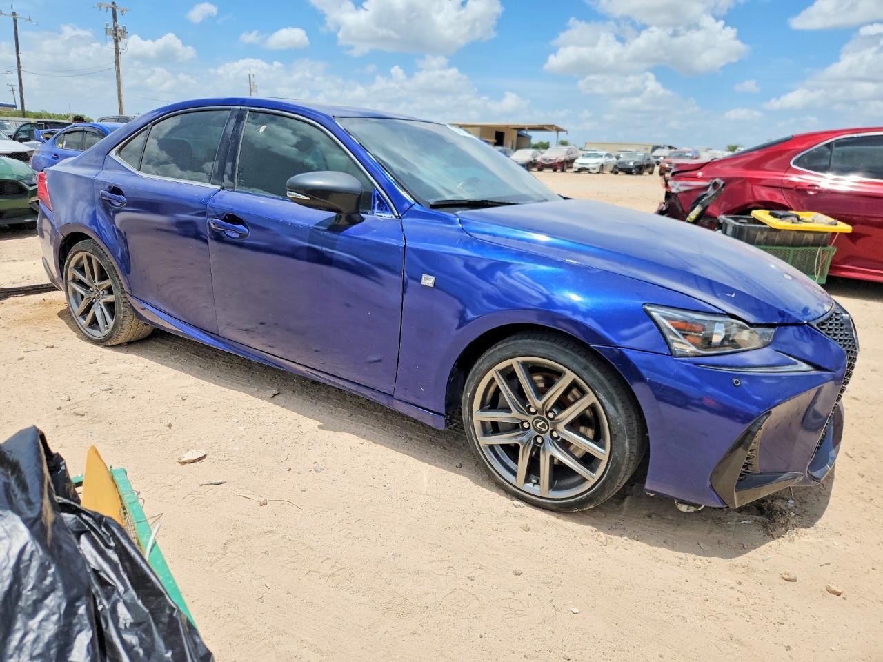 2018 Lexus Is 300 - Image 4