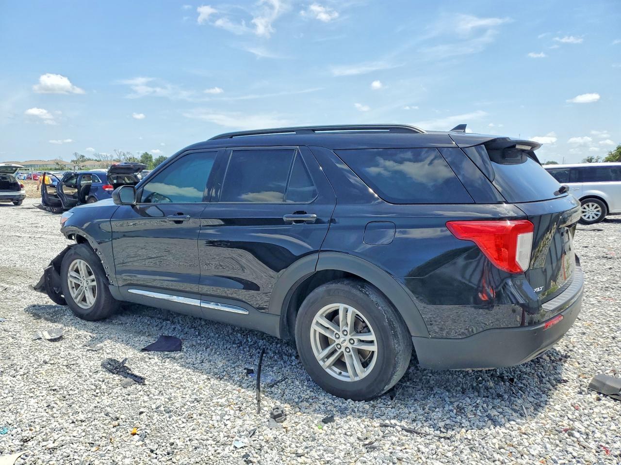 2022 Ford Explorer Xlt - Фото 2