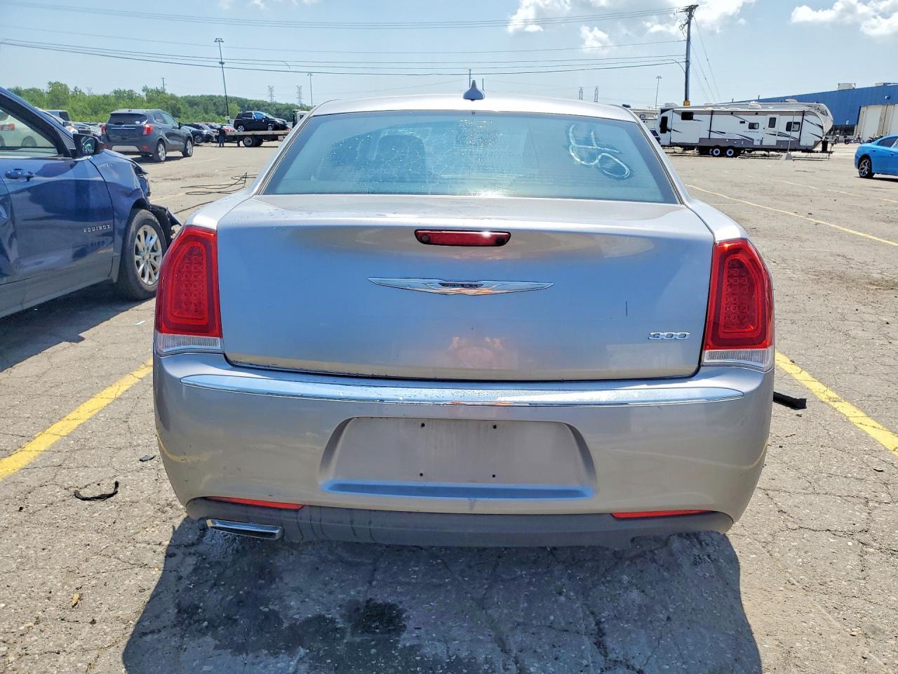 2016 Chrysler 300 Limited - Фото 6