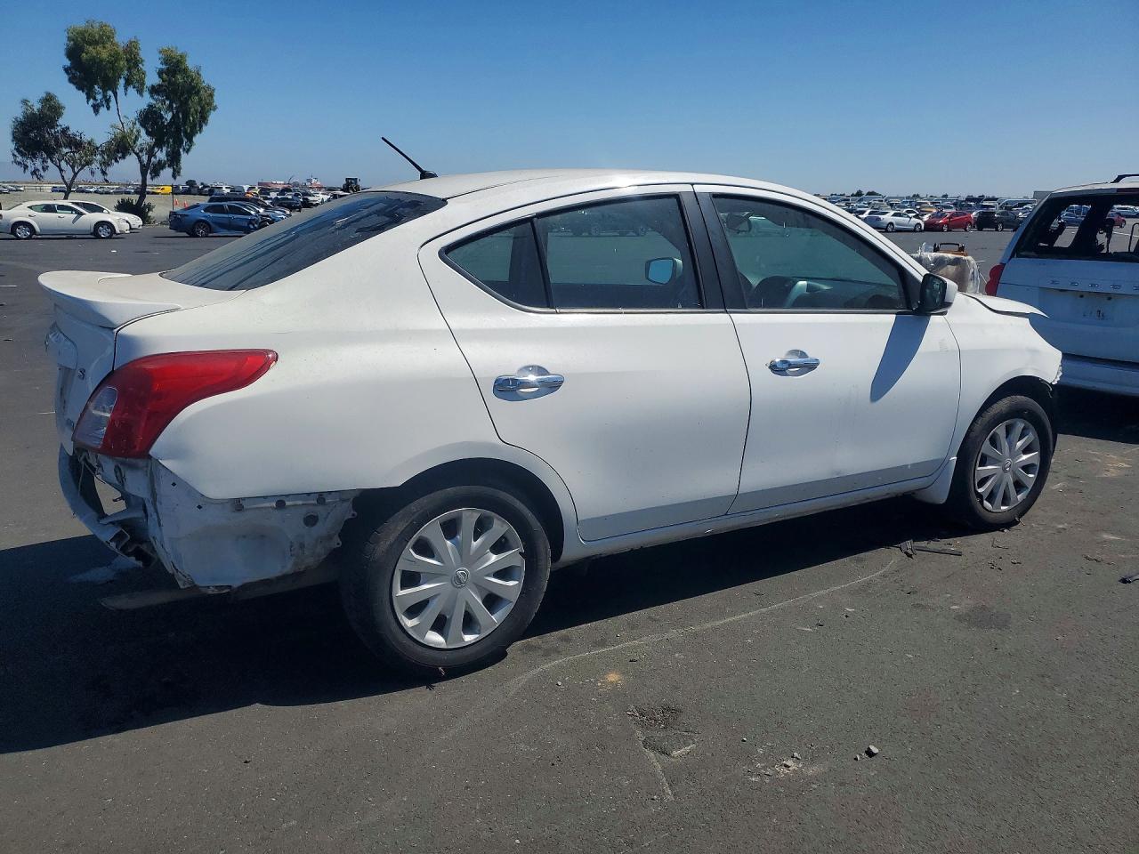 2015 Nissan Versa 1.6 Sv - Фото 3
