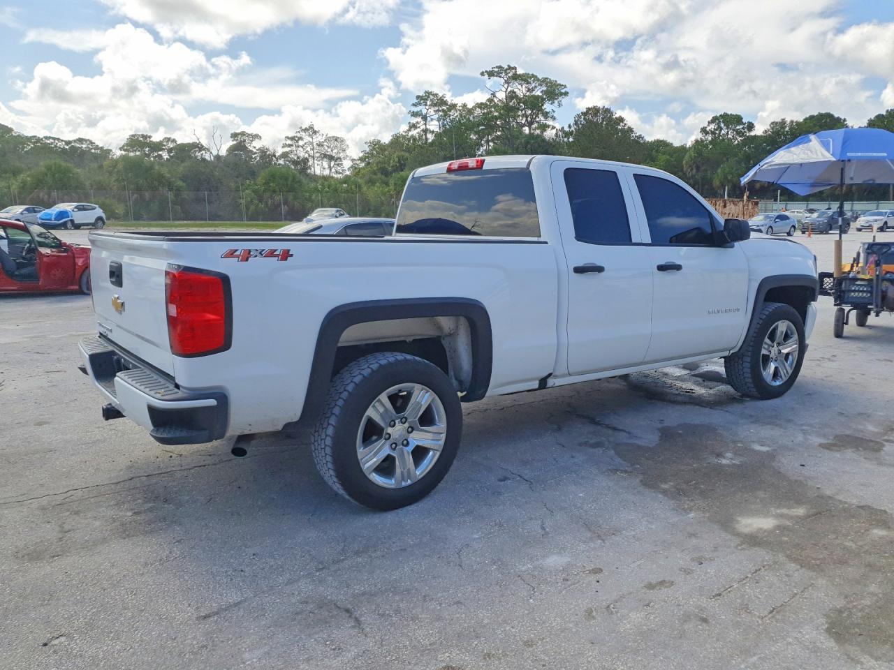 2018 Chevrolet Silverado K1500 Custom - Фото 3