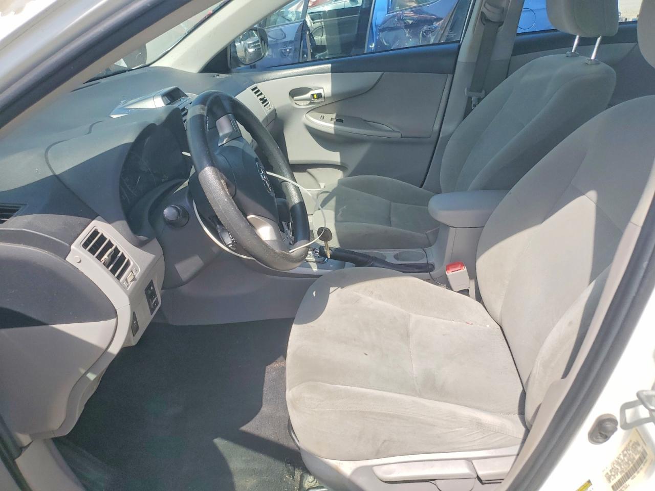 2013 Toyota Corolla Base/S/Le - Фото 7