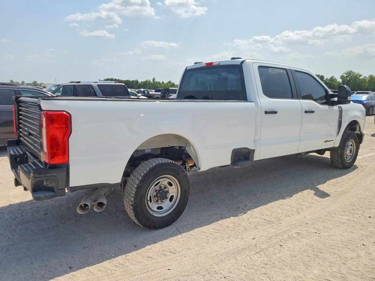 2024 Ford F250 Super Duty - Фото 3