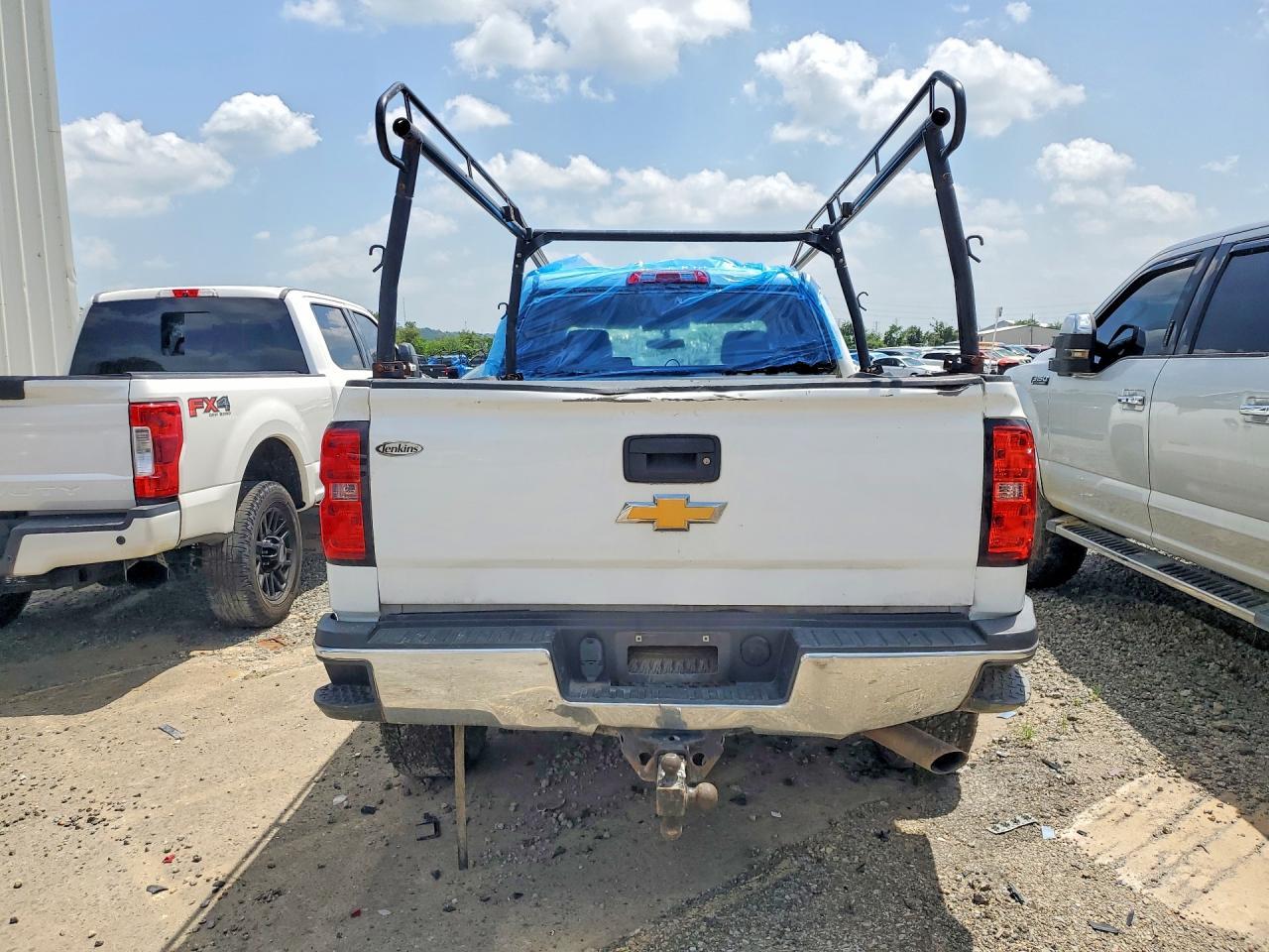 2016 Chevrolet Silverado K2500 Heavy Duty - Image 6